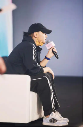 一巾难求！ 黄子韬卫生巾断货，首批使用者感受如何？