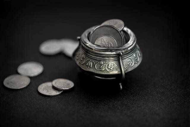 如何分析黄金白银价格走势？走势受哪些因素共同作用？