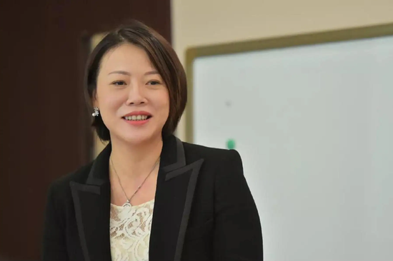 上交所、深交所公开谴责杨惠妍