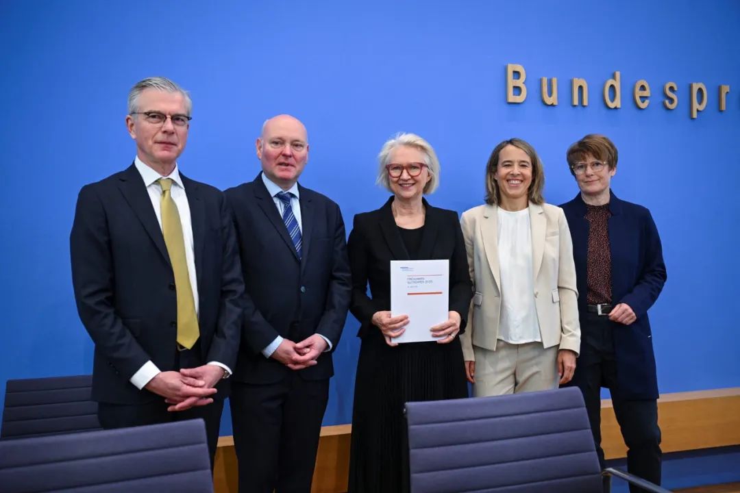 欧元区经常账户创纪录,全球资金抛弃美元投奔欧洲?