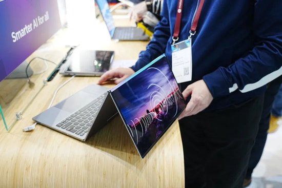 24/25财年净利大增四成！联想集团「AI十年」迎来开门红