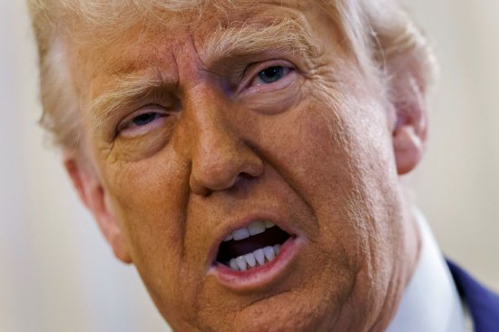 特朗普威胁对欧盟和苹果征收关税 新一轮博弈引发市场动荡