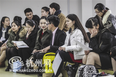 如何报考叉车证？报考叉车证有哪些条件和流程？