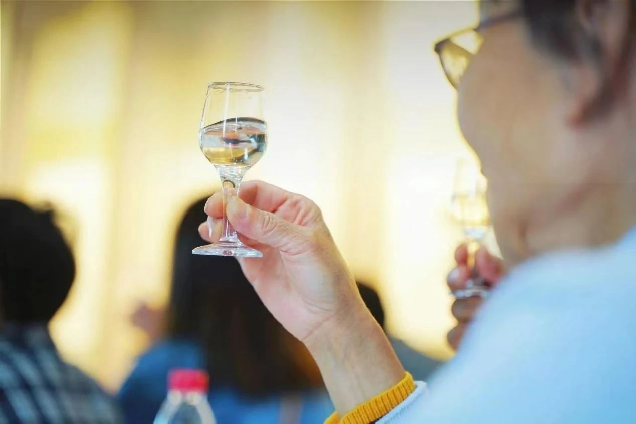 白酒千元价位还要不要守?