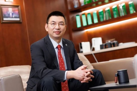 两名董监高薪酬超500万，1278亿中宏人寿“轻舟难过万重山”