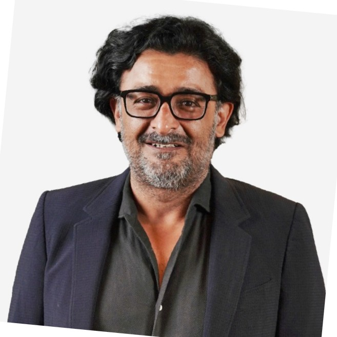 “印度电诈”就离谱!整整八年,AI全靠人、收入全靠刷,微软纳德拉被老乡“杀猪盘”了