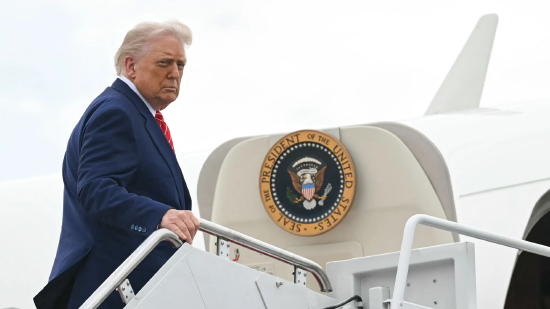 特朗普顾问在法律争端中为关税辩护,坚称关税“不会消失”