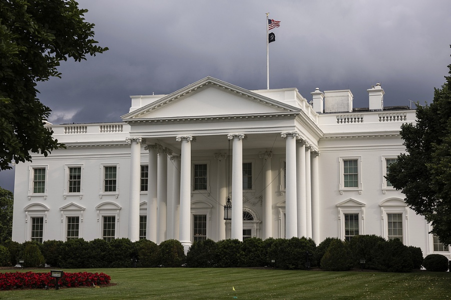 美媒公布最新民调：全球对中国好感度上升，美国形象转而跌入负区间值