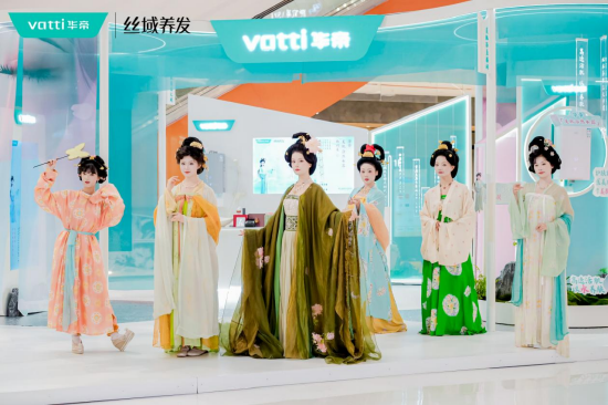 沐浴、护肤一步到位,你和白富美之间只差一台华帝美肌浴热水器