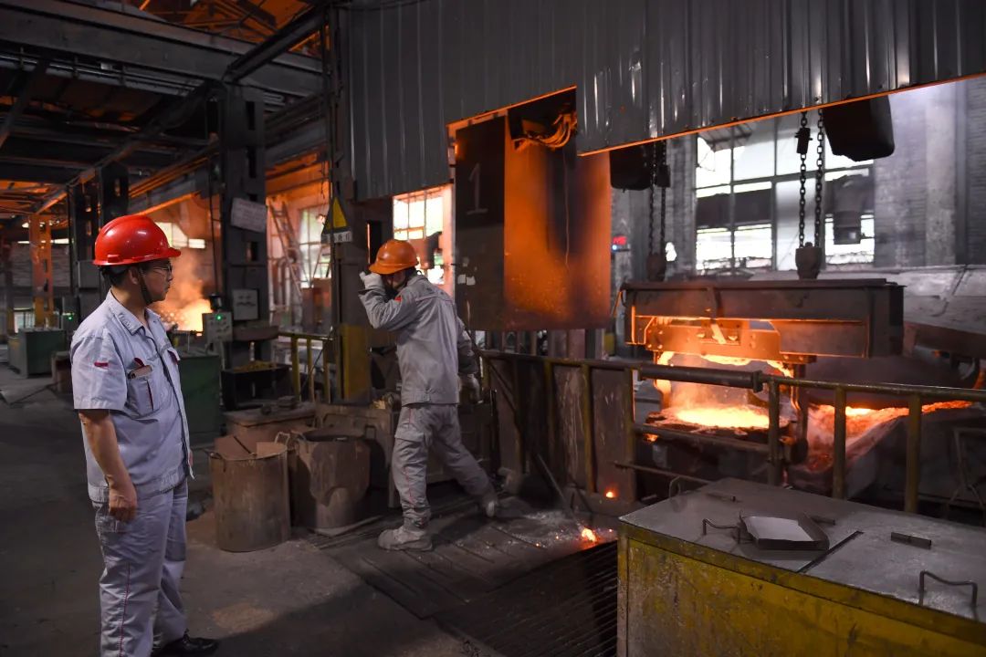 钢价“跌成白菜”:市场寒冬背后的深层震荡