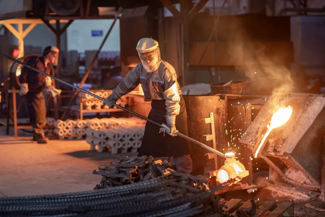 钢价“跌成白菜”:市场寒冬背后的深层震荡