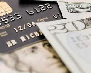 银行是如何处理客户的银行卡紧急挂失业务的？