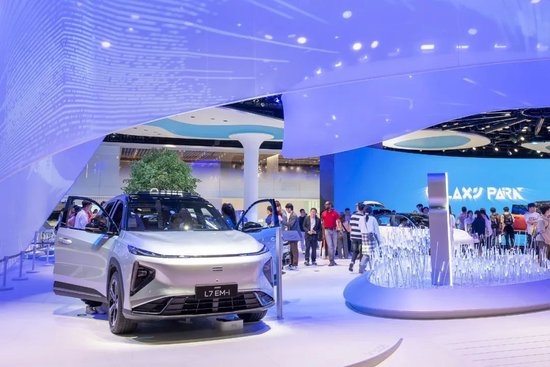 车圈三大佬，集体开撕