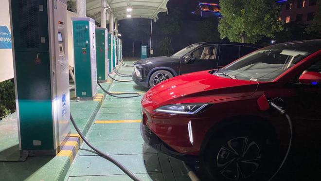 单月百余款车型降价，行业利润率不足4%，新能源汽车如何破“卷”？