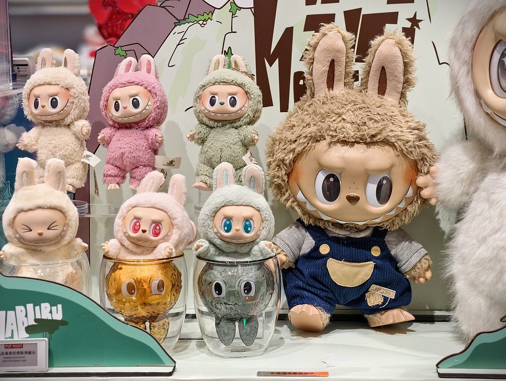 马上评丨从玲娜贝儿到拉布布,年轻人究竟需要什么情绪价值