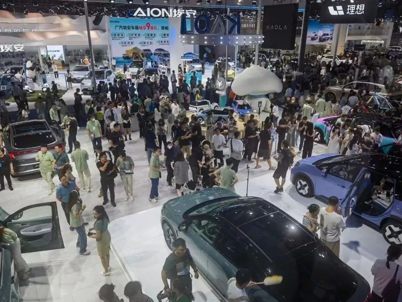 供应商“苦”压价、付款顽疾久已!17家车企承诺“60天付款”,专家:落地情况难以预测