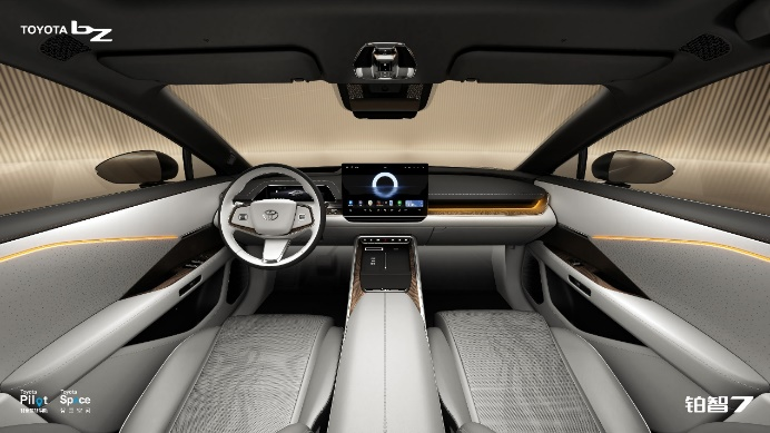 不只有鸿蒙座舱，广汽丰田 D 级轿车铂智 7 还将搭载华为 DriveONE 电机