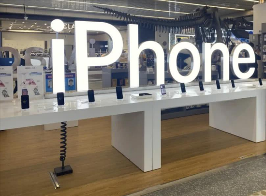 380亿“果链女王”曾芳勤杀入“车链”