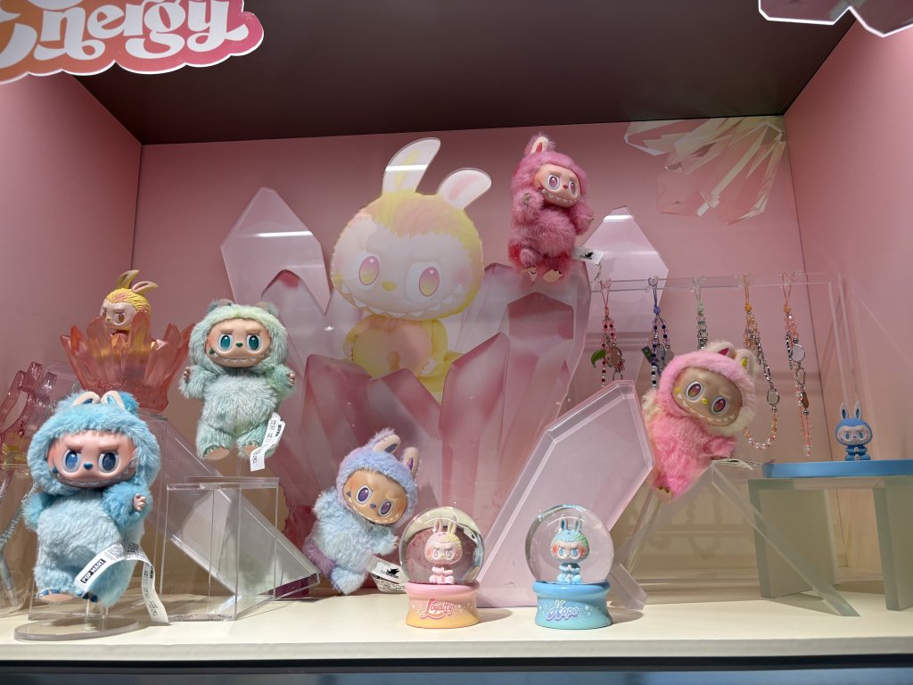 抢不到的LABUBU：谁在制造“饥饿感”？