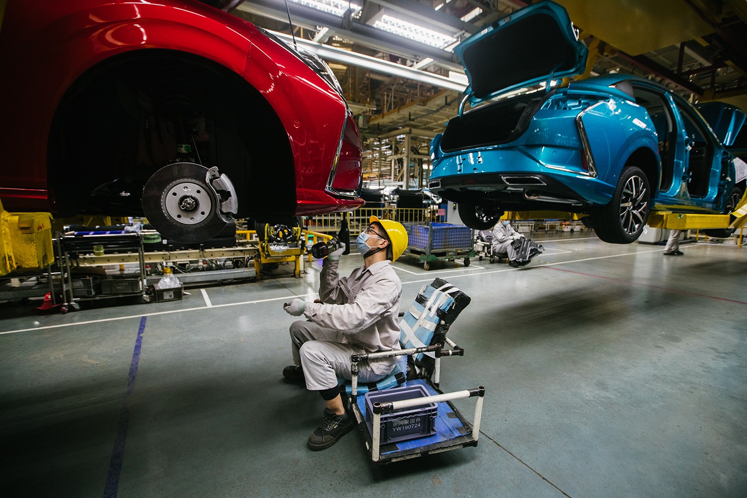 全球多家车企因稀土短缺拉响停产警报 跨国车企或调整供应链