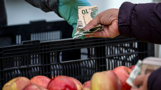 美国6月消费者信心自12月以来首次回升