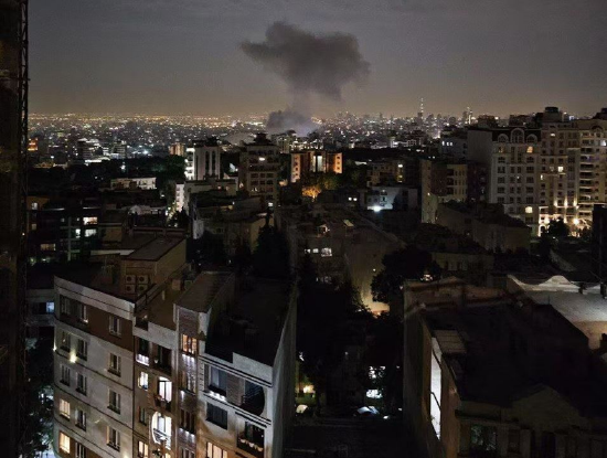 一周外盘头条|以色列袭击伊朗 油价飙升 波音787发生首起空难 美国关税收入飙涨270% 马斯克向特朗普认怂