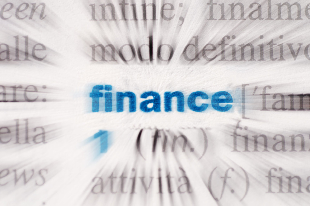 如何理解金融市场主体表现？其表现对投资决策有何影响？