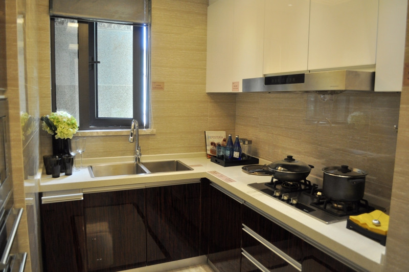 如何有效收纳衣柜衣服？收纳方法有哪些优劣？