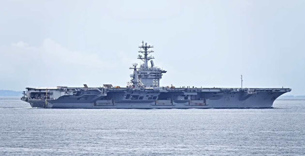 外媒:中东局势紧张之际,美“尼米兹”号航母驶离南海向西航行