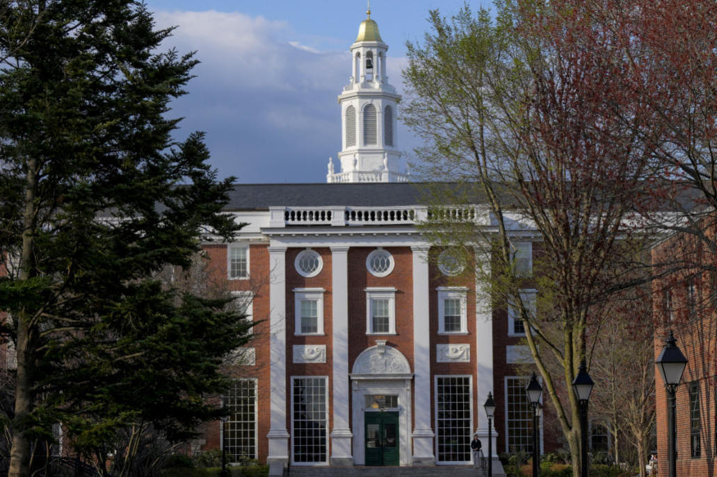 美法官继续阻止特朗普政府限制哈佛国际学生签证