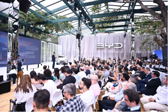全球破局：比亚迪汽车1-5月再夺销冠，海外增长超112%