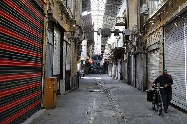 出城拥堵,加油限额,通讯不畅……听在伊中国人讲述在战火下撤离伊朗