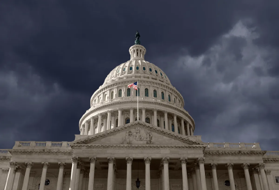 关税之下美国人减少“下馆子” 5月餐饮消费支出降幅为逾两年来最大