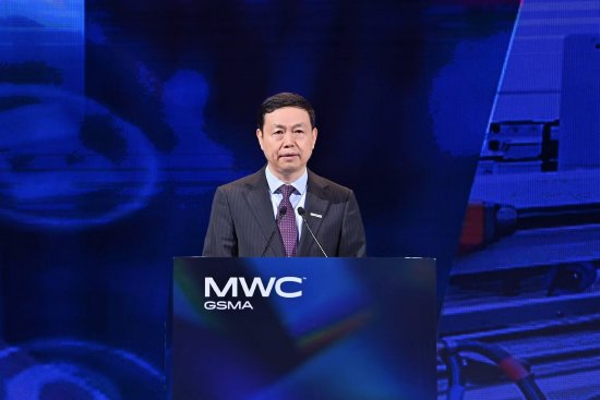 中国移动董事长杨杰：AI让硅基生命与碳基生命深度融合，未来硅基生命将形成新的“人口红利”