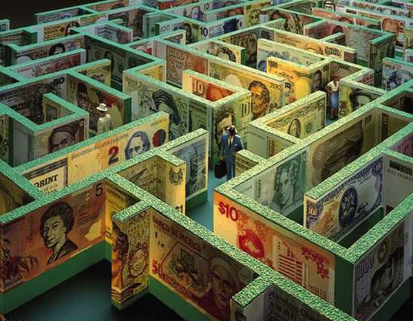 如何理解特定货币价值与商品关系并明晰其影响？不同货币购买力有何差异？