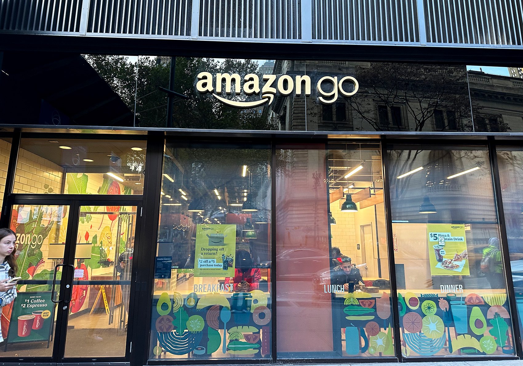 Circle股价飙升675%背后:稳定币重塑支付版图,亚马逊、银行、Visa上演“三国杀”