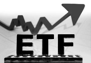 如何分析影响期权价格因素？这些因素如何相互作用？