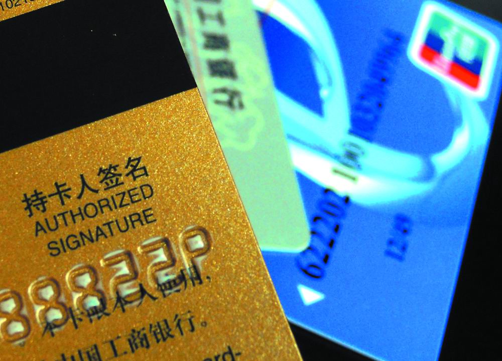 信用卡逾期后最低还款额包括哪些费用？