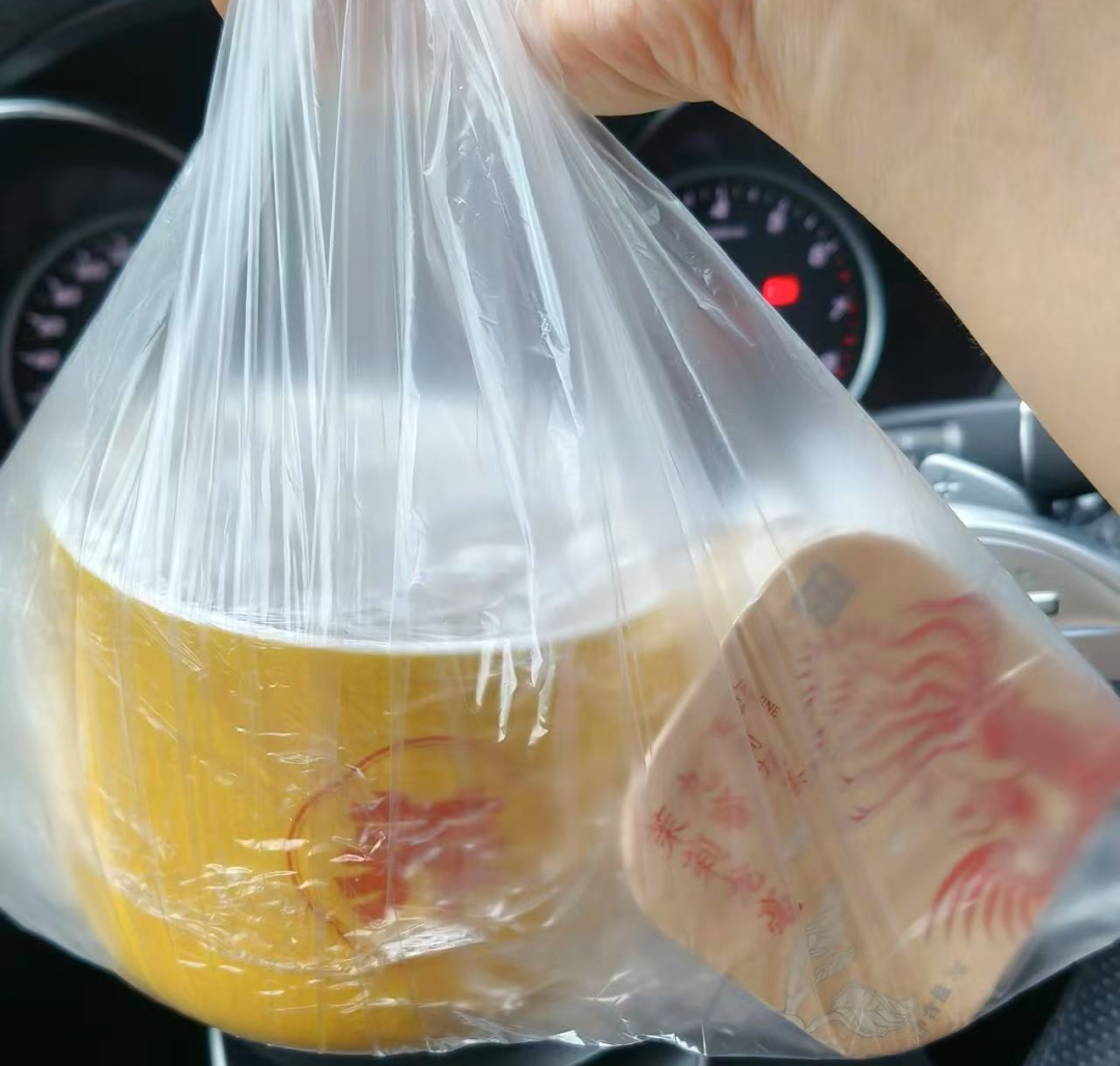 知名茶饮被曝喝出青蛙,当事人:太恶心了,差点喝进嘴里