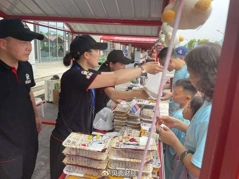 苏超“出圈”背后：一张球票，如何成为撬动文旅的“钥匙”？