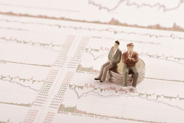 如何赎回特定代码的基金资产？基金赎回有哪些注意事项？