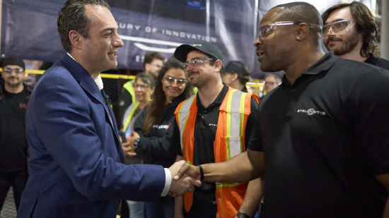 斯特兰蒂斯新任CEO面临诸多挑战，誓言避免 “平庸”