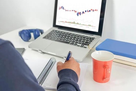 长城基金谭小兵钟情白酒股,旗下基金亏损40%,基民质疑何时能回本?