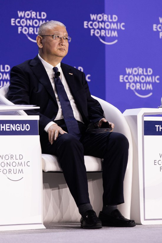 隆基绿能李振国：光伏制造的碳排放算在中国，但支持了全球能源转型