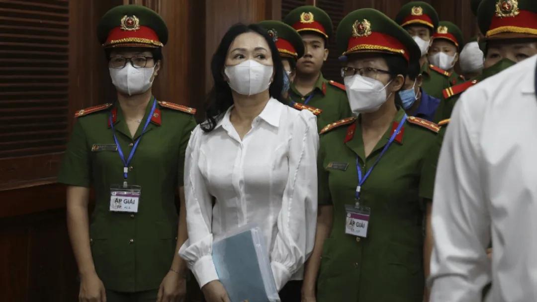 68岁越南女首富张美兰将由死刑改判终身监禁,之前被控诈骗270亿美元,律师:她非常高兴