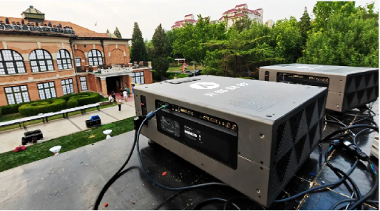 光峰专显助力2025达沃斯论坛，T Pro系列点亮3D Mapping光影秀