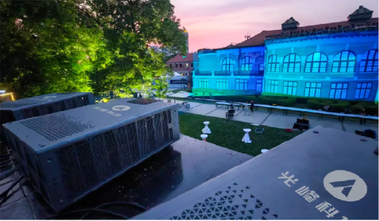 光峰专显助力2025达沃斯论坛，T Pro系列点亮3D Mapping光影秀