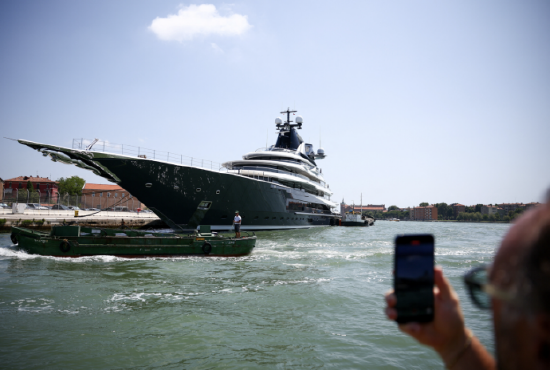 硅谷观察:贝佐斯的水城世纪婚礼,为何遭遇最漫溢的恶意