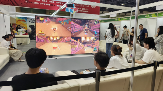 好博会游戏区被围观!参与“马里奥赛车”游戏比赛赢家可获任天堂Switch 2