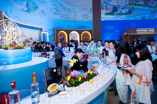 泸州老窖亮相夏季达沃斯论坛 让世界品味中国